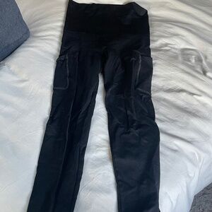 Preggo Leggings Snapback Postpartum w/ Pockets